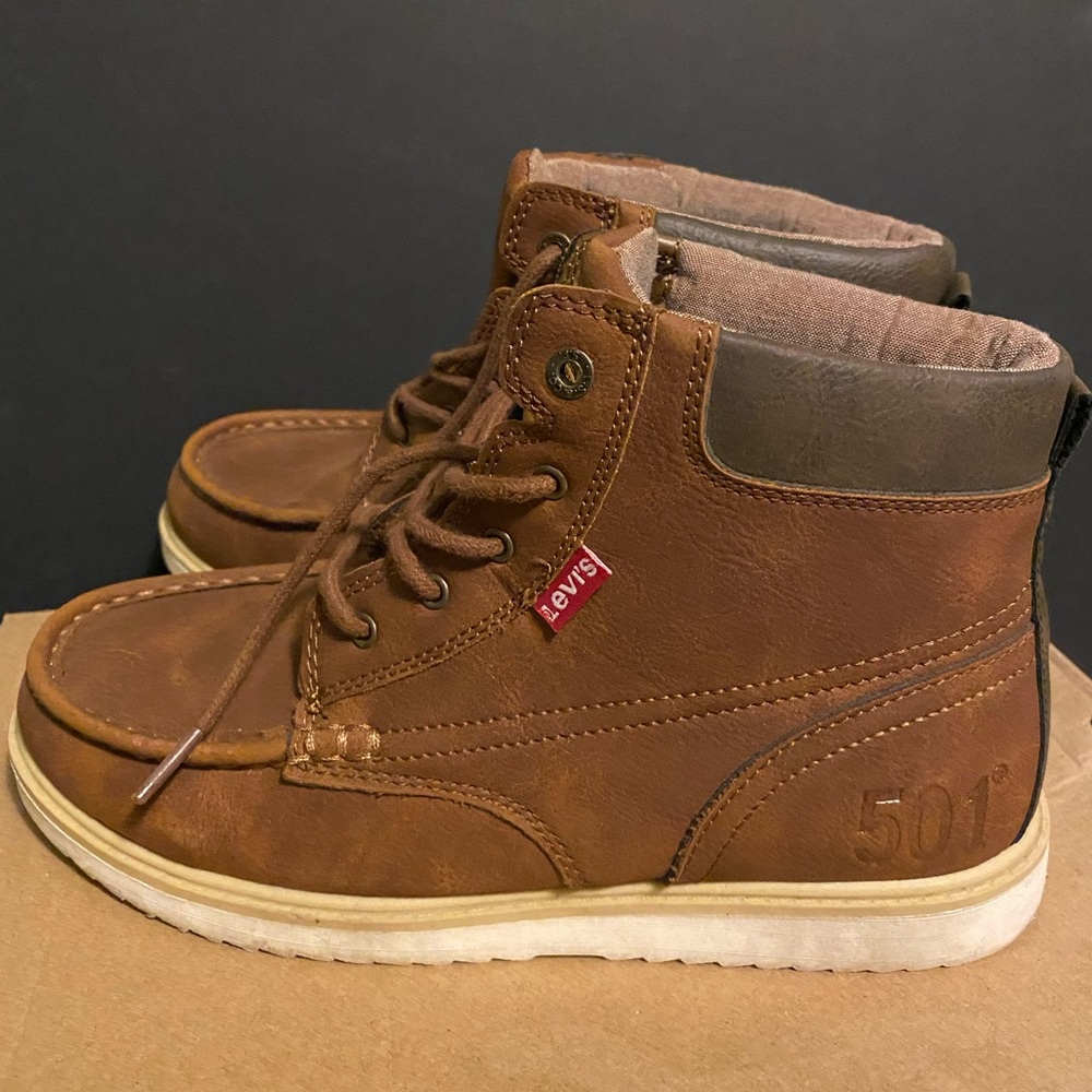 Levi’s Boys Size 6.5 Dean Walker Lace-Up Boots